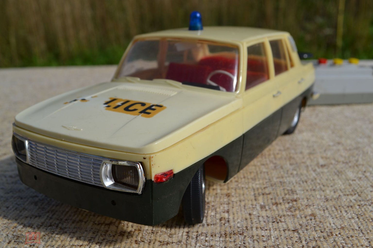 Игрушка СССР - Игрушка машинка полицейская -Wartburg 353 Police фирмы  Anker-Пульт управления - ГДР -