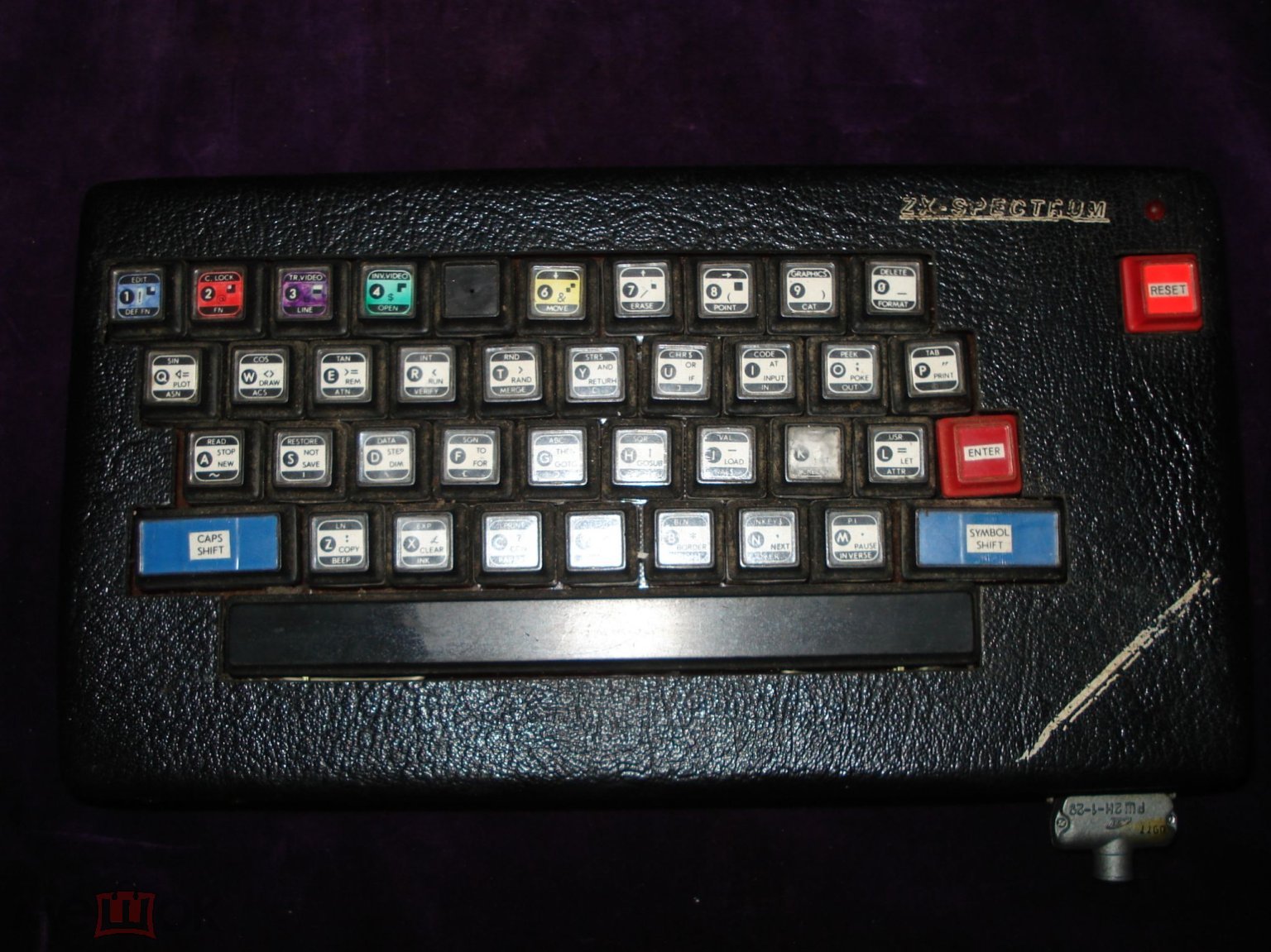 ZX spectrum компьютер в пластиковом корпусе