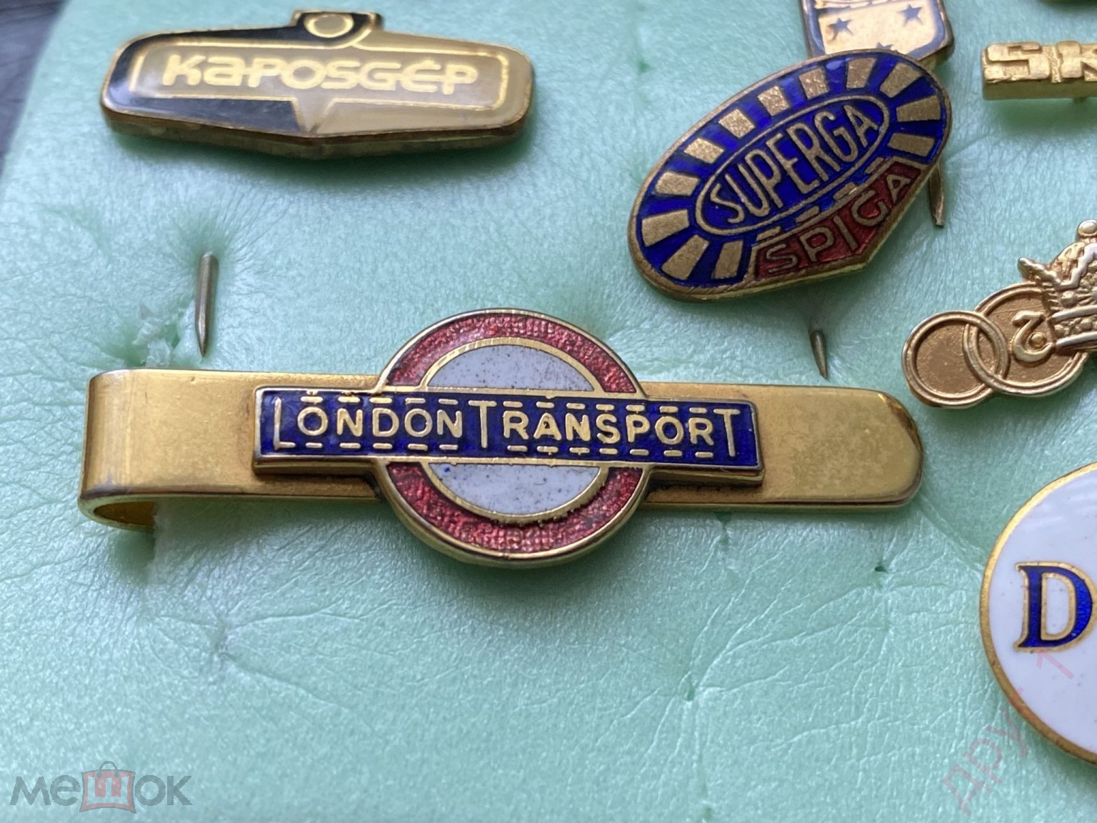 Знак. ЗАЖИМ ЗАКОЛКА ДЛЯ ГАЛСТУКА. LONDON TRANSPORT. Лондон Транспорт.  ШИКАРНЫЙ. СУПЕР РЕДЧАЙШИЙ RRR