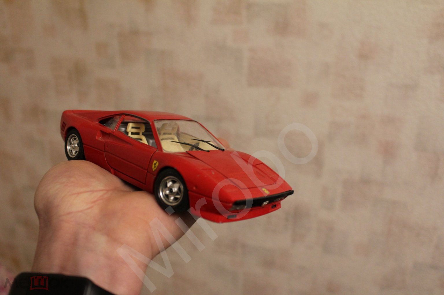 МОДЕЛЬ Легковой автомобиль Bburago Ferrari 688 Spider 1:24, 18см, красный