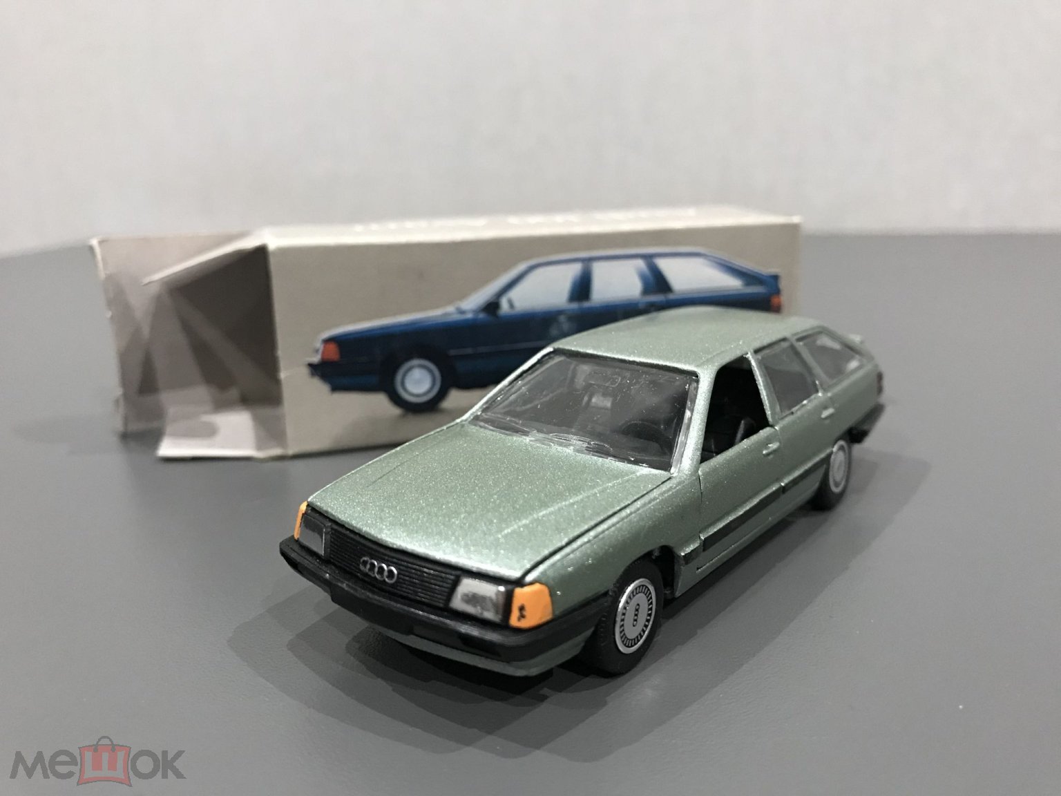 Schabak модель авто Audi 100 C3 Avant универсал светло-зеленый масштаб 1:43