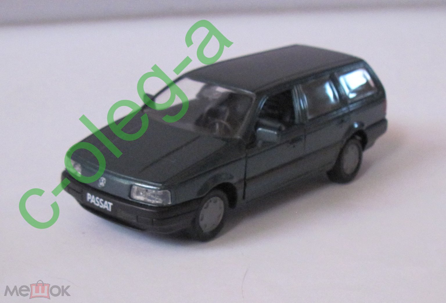 Volkswagen Passat B3 (1988-1993) универсал 1:43 GAMA