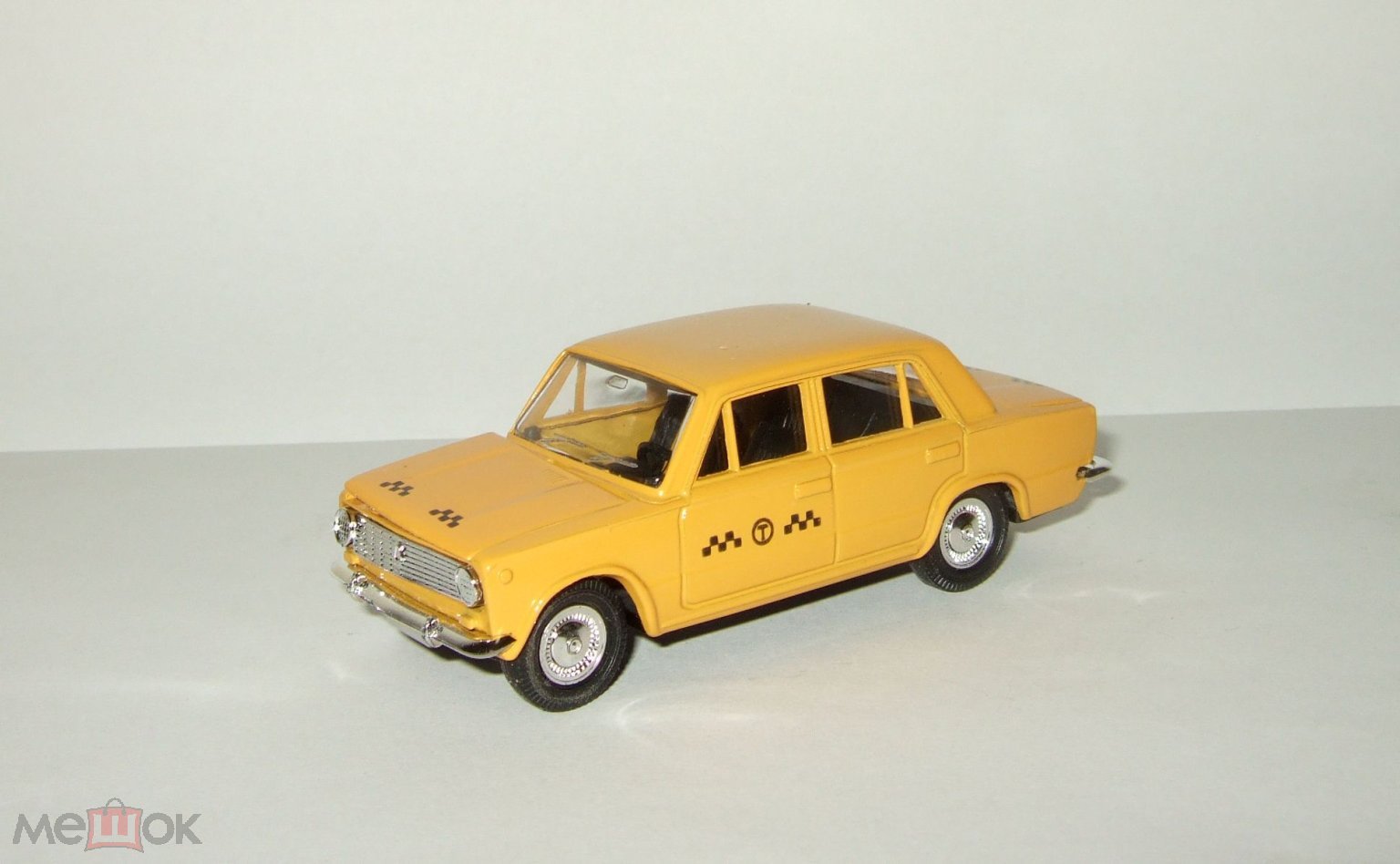 Ваз 2101 Жигули Lada Такси (без шашечек на крыше) СССР Агат Тантал Радон  1:43